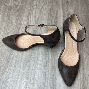 Journee Taupe Betty Pumps Heels Size 6 1/2
